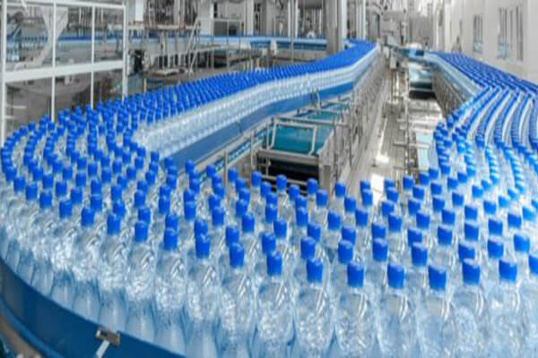Introducción al proceso de soplado de botellas de plástico PET
