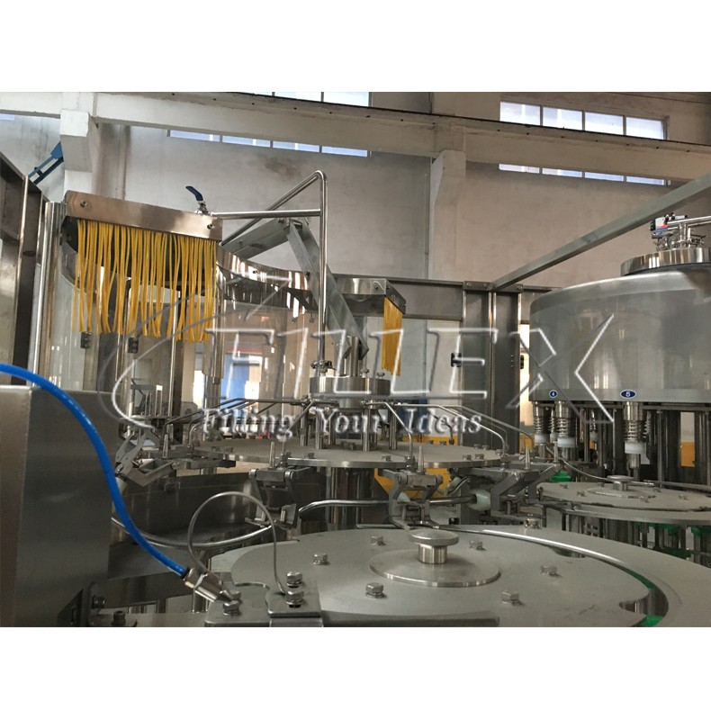 Línea de producción de máquina de llenado de agua de bebida monobloque